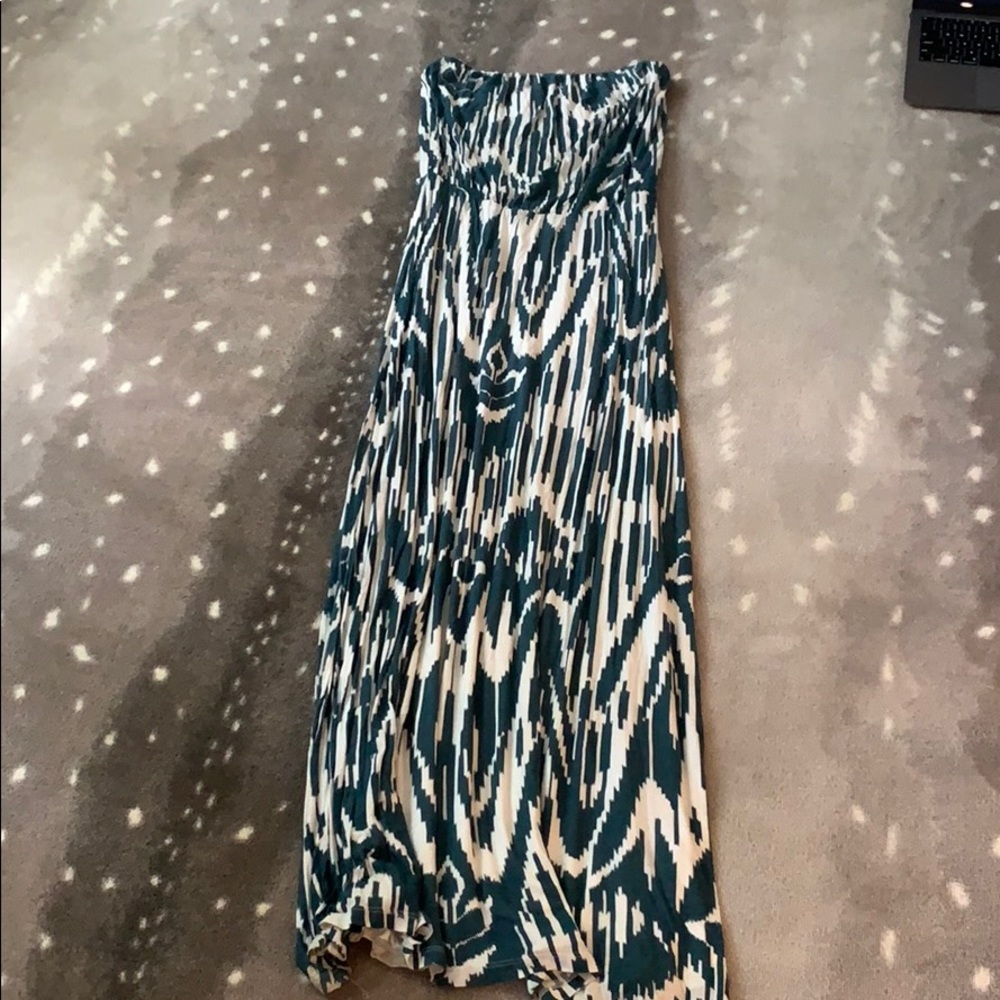 Long Casual/Formal Strapless dress.